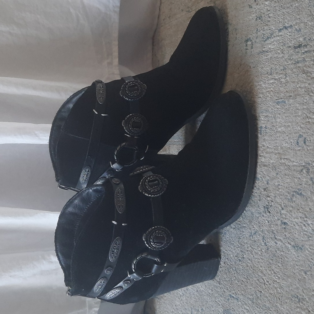 Black Suede Ankle Boots size 6.5 "Very Volatile" Booties with Conchos